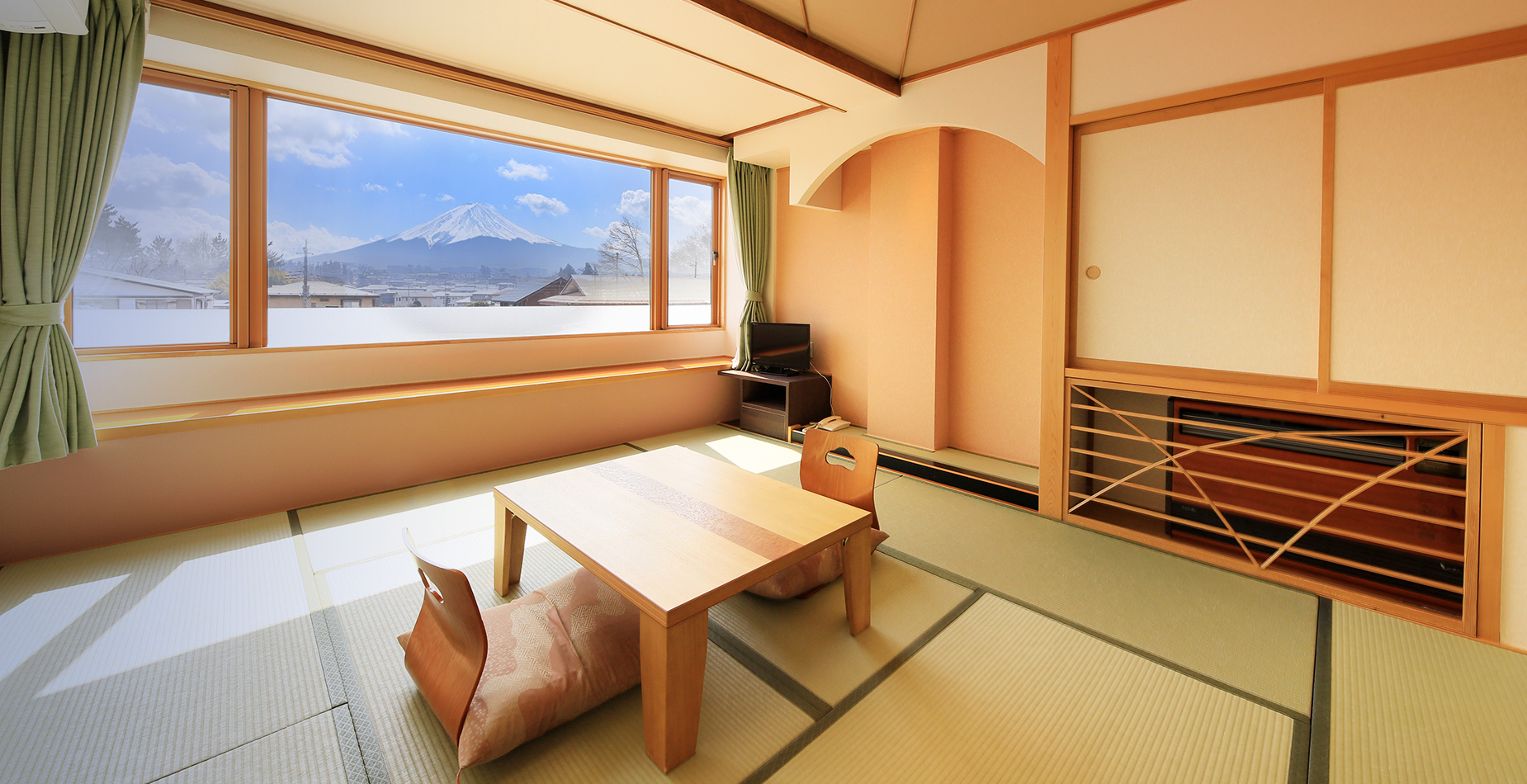 View of mt.fuji.A scenic inn on the shores of Lake Kawaguchiko.